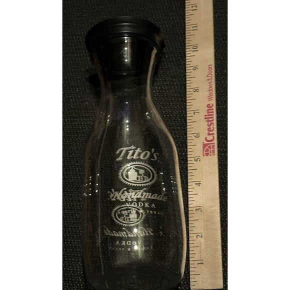 Tito's Handmade Vodka Mixing Carafe Austin Texas Bar Screw Top Lid Brunch Lunch - Picture 4 of 4